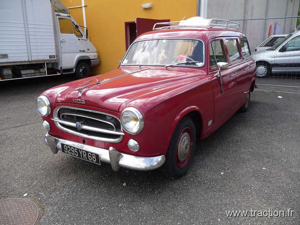 2014_Soultzmatt (72).JPG - 24ème Bourse d'Echanges de Soultzmatt organisé par le CVAAM, la Peugeot 403 Break de Nadine